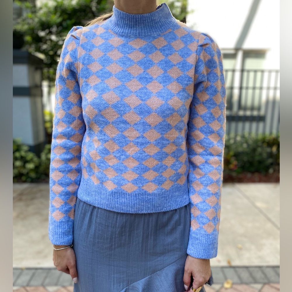 💎 Blue & Beige Diamond Knit Sweater – NWT 💎